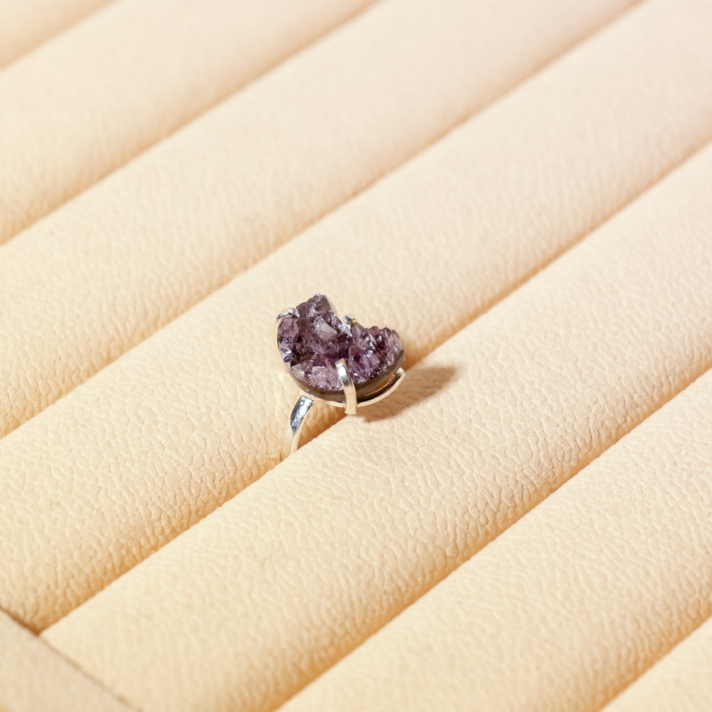 Mondförmiger Amethyst Ring